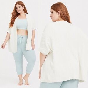 🚨 3 for $25 - TORRID WHITE LUREX LOUNGE CARDIGAN